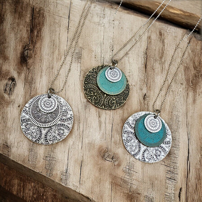 Collier pendentif triple médaillon