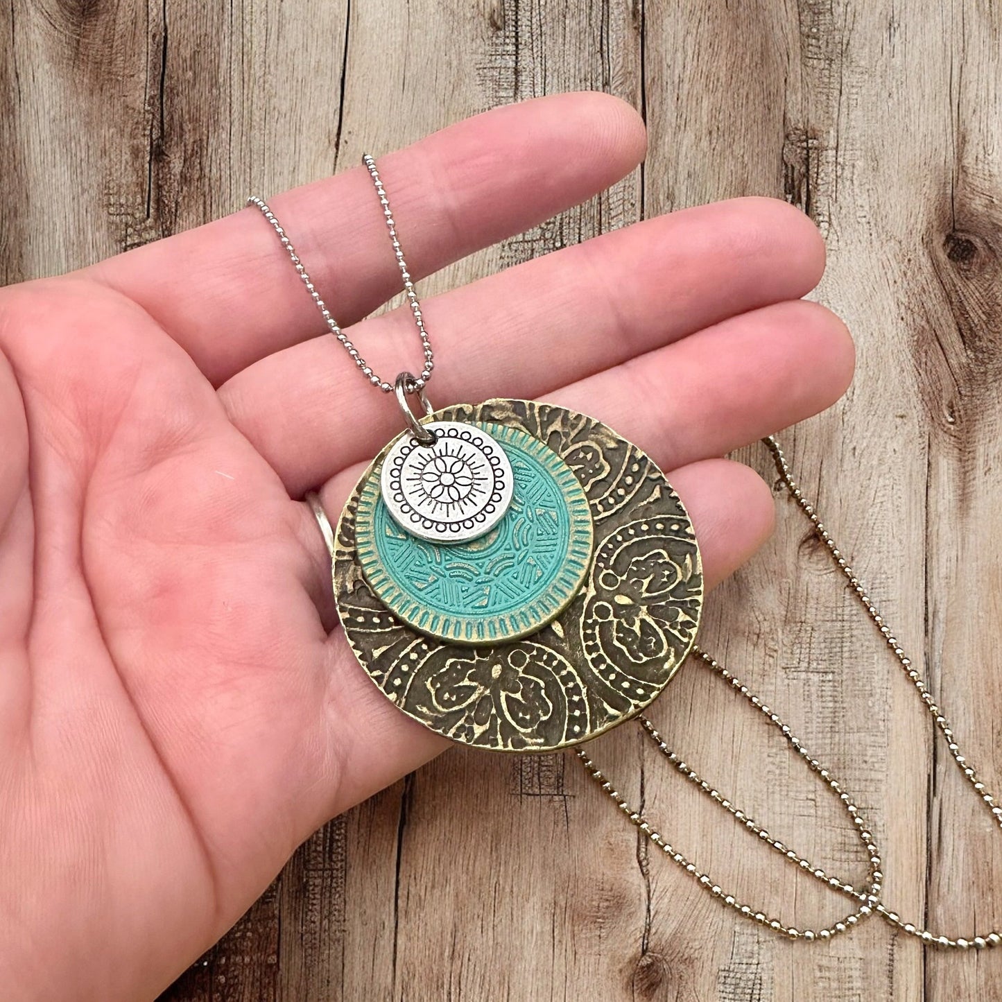 Collier pendentif triple médaillon
