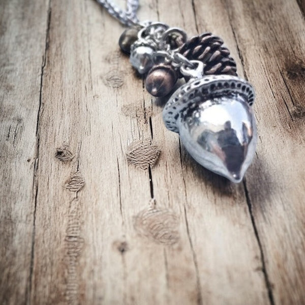 Collier Gland et Pomme de Pin – Cadeau Pendentif Forêt d'Automne
