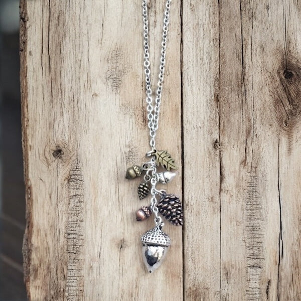 Collier Gland et Pomme de Pin – Cadeau Pendentif Forêt d'Automne