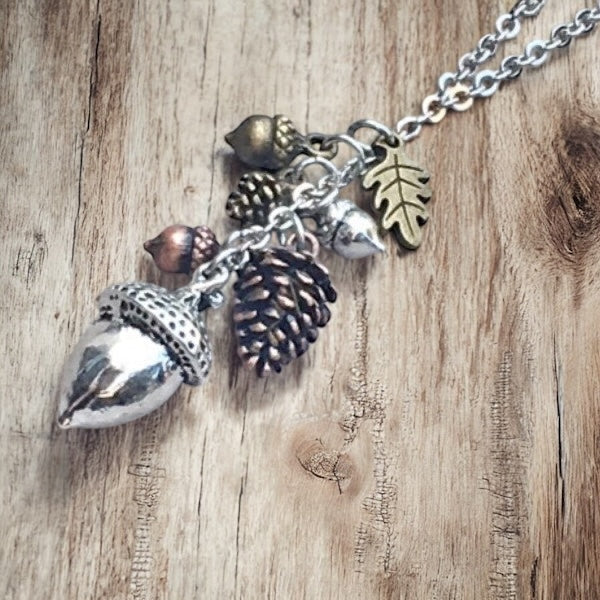 Collier Gland et Pomme de Pin – Cadeau Pendentif Forêt d'Automne
