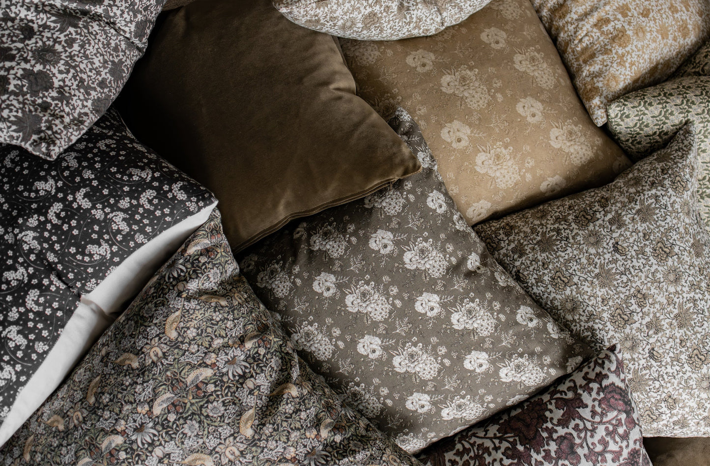 Elysia | Housse de Coussin Fleurie Vintage