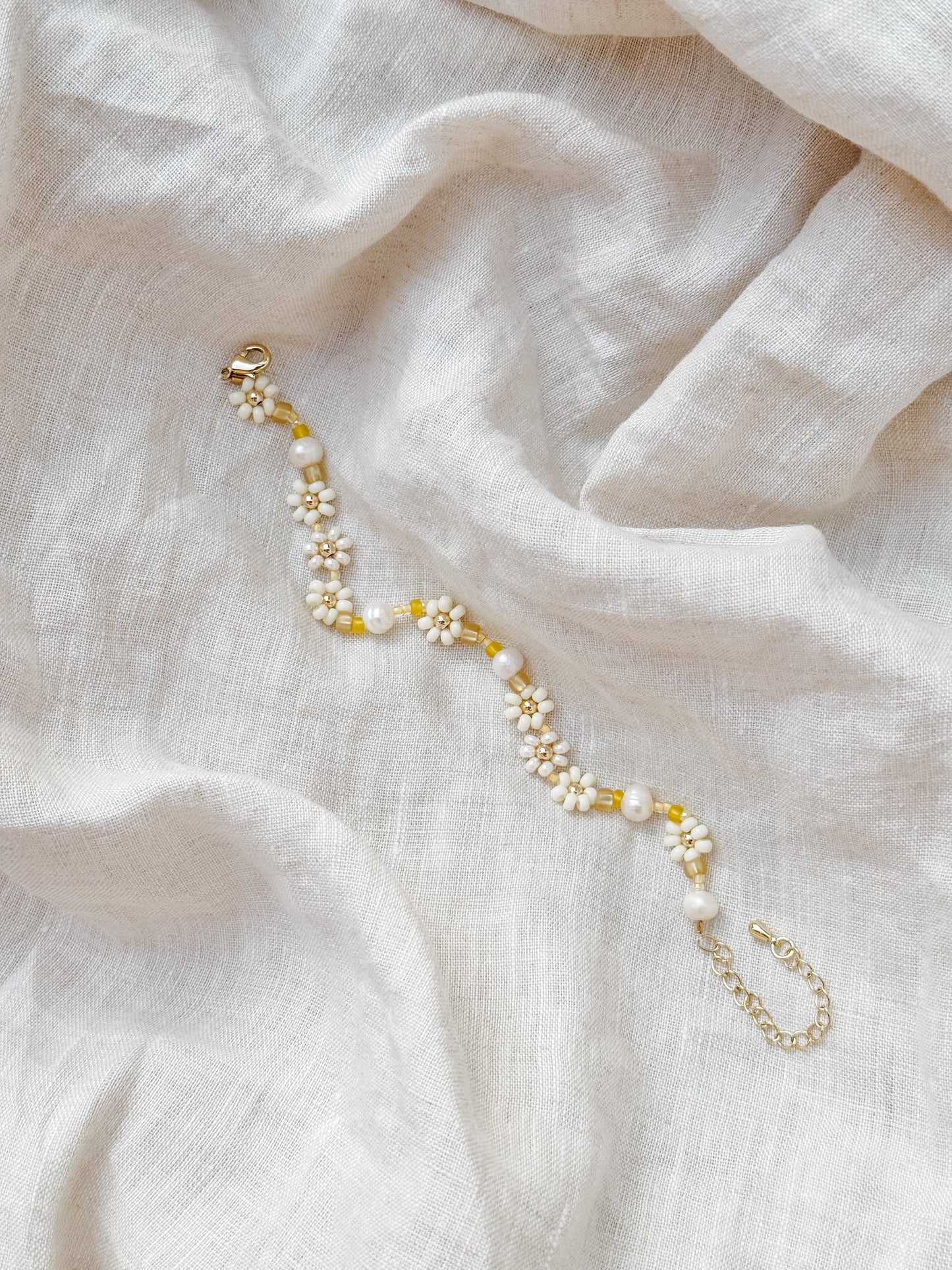 Le bracelet et la chaîne de cheville Daisy couleur « Bouton d'or »