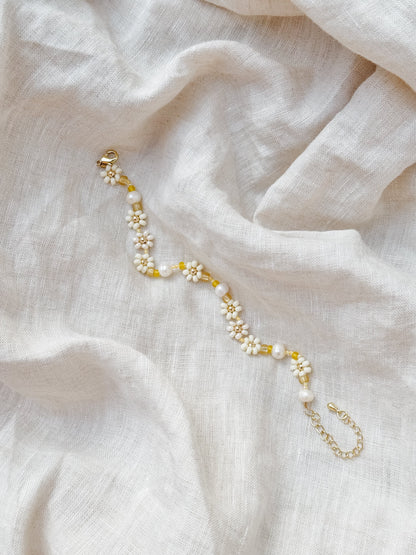 Le bracelet et la chaîne de cheville Daisy couleur « Bouton d'or »