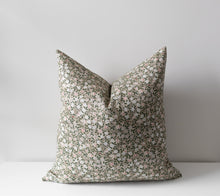 Lily | Housse de coussin florale neutre