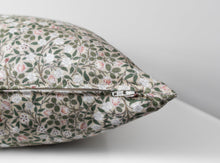 Lily | Housse de coussin florale neutre
