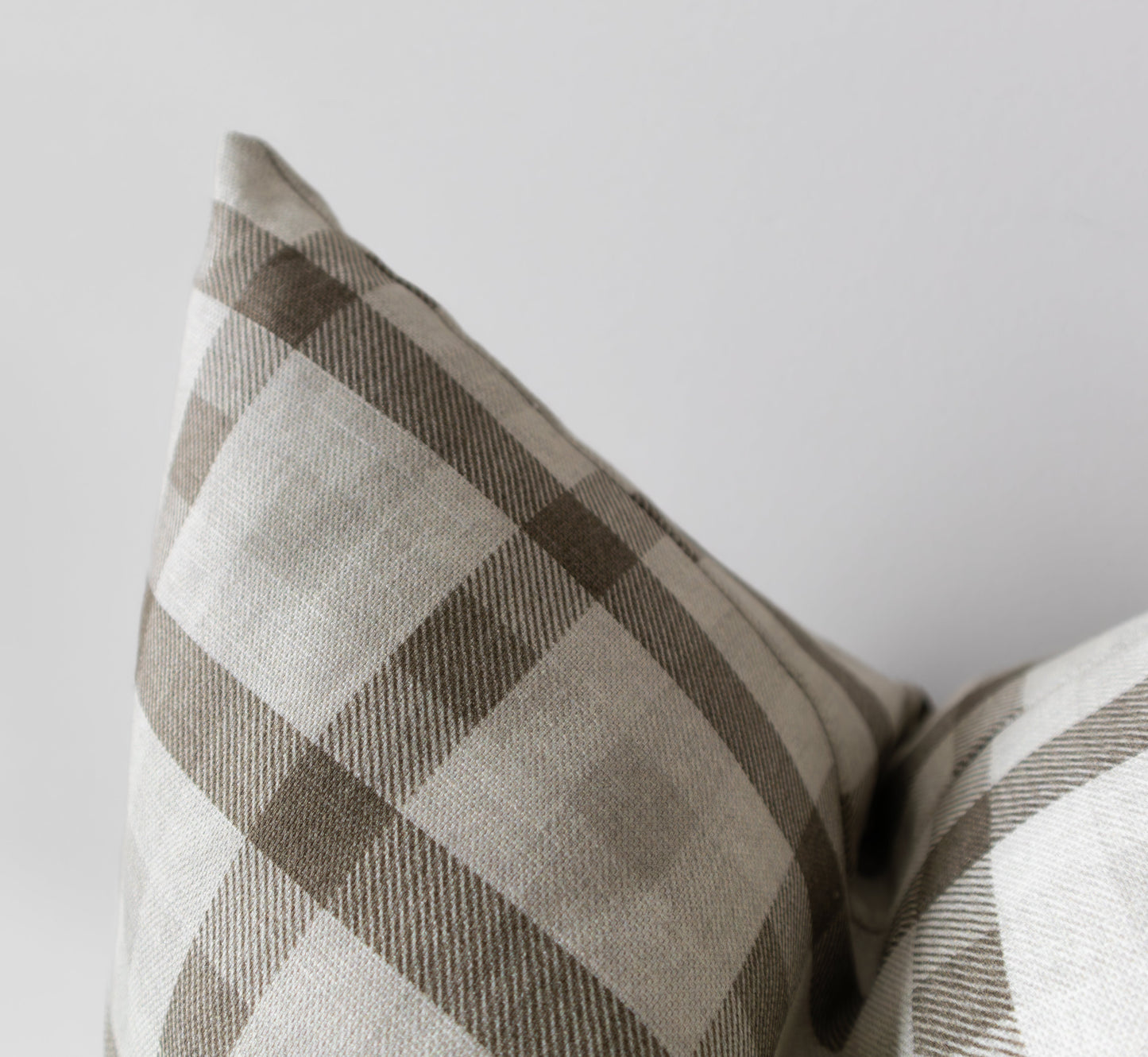 Quinton | Housse de coussin à carreaux neutres