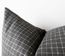 Theron | Housse de coussin quadrillée grise