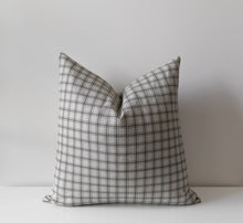 Ronan | Housse de coussin à carreaux neutres