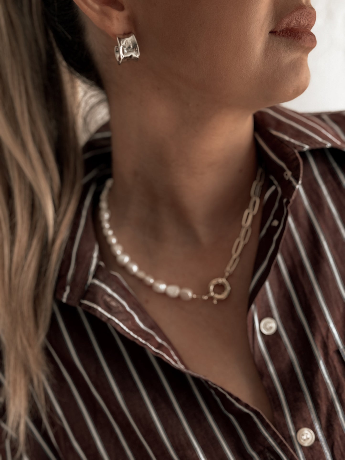 Les boucles d'oreilles créoles Amelia (dorées et argentées)