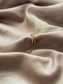 La manchette d'oreille Elizabeth CZ