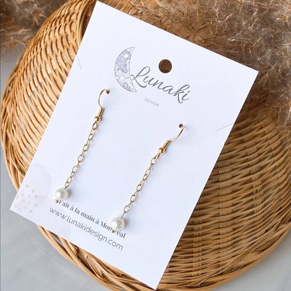 SIMPLE | Drop earrings with freshwater pearls