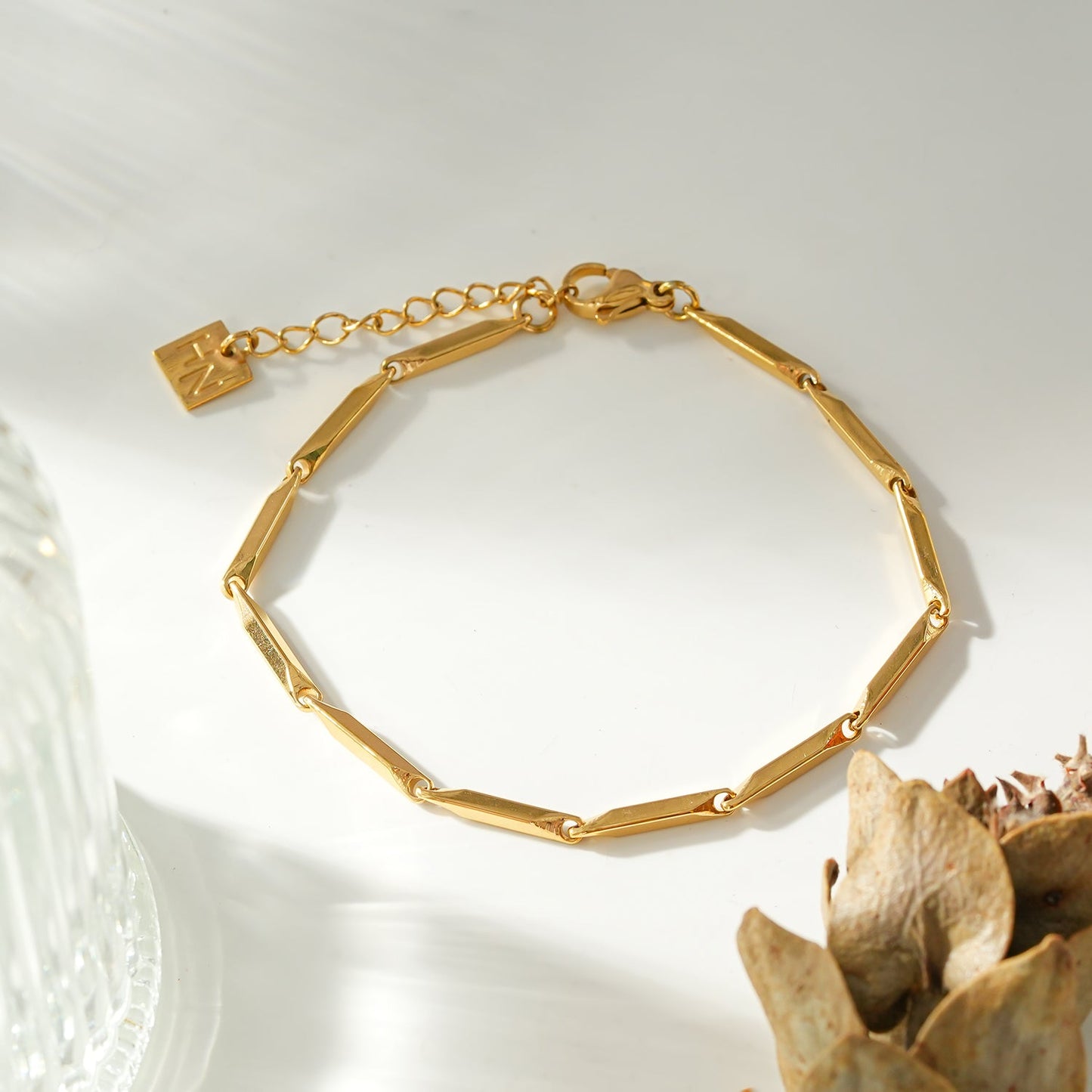 Style ITARSI Gold : Bracelet en chaîne à perles de forme géométrique minimaliste