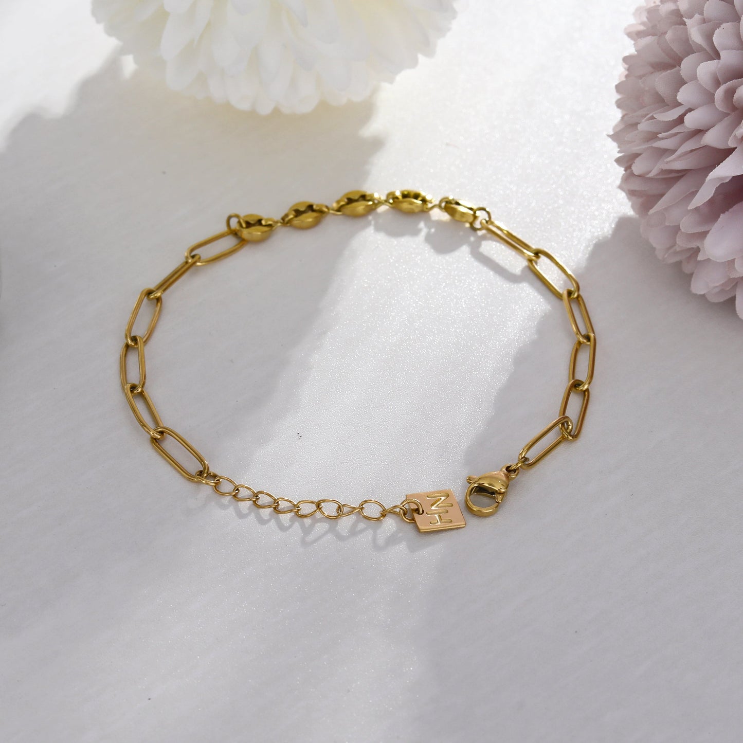 Bracelet chaîne en or IZARA avec trombones et perles ovales