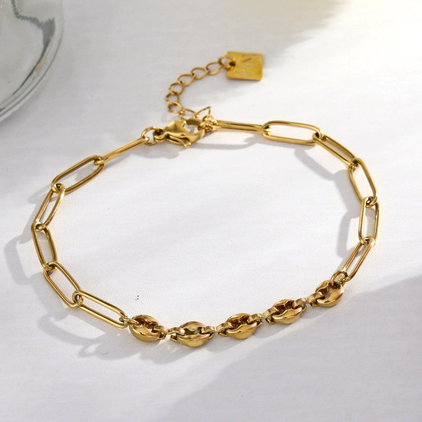 Bracelet chaîne en or IZARA avec trombones et perles ovales