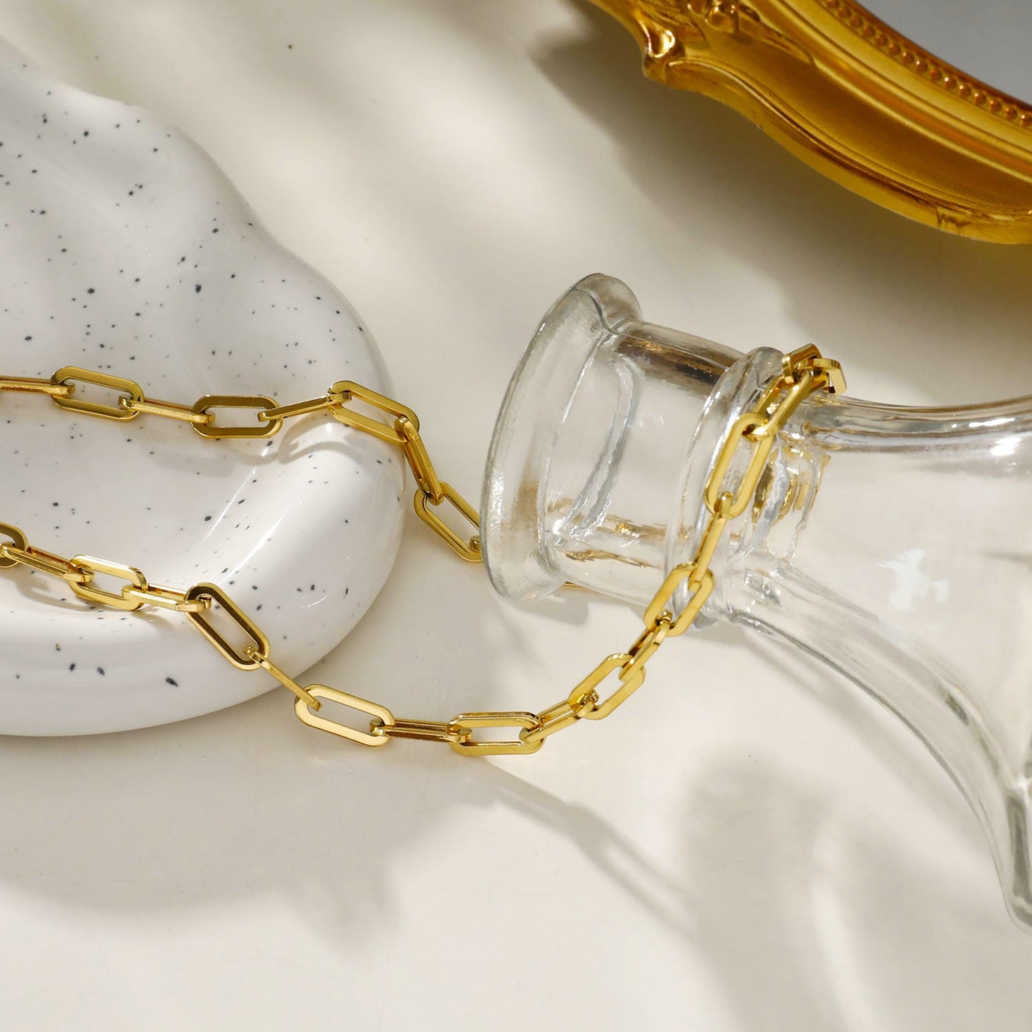 JACINTA 18" Doré : Collier contemporain avec chaîne à maillons trombone