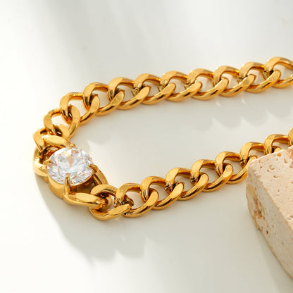 JATDAL Gold : Bracelet maille cubaine avec un saphir moissanite étincelant en pièce maîtresse