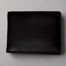 Portefeuille en cuir JBG International Men's Center Wing Bifold avec protection RFID