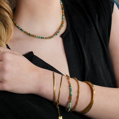 JEMIMA: Bracelet perlé en or et pierres de turquoise africaine