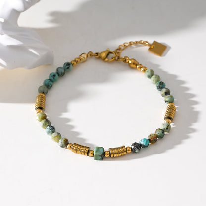 JEMIMA: Bracelet perlé en or et pierres de turquoise africaine