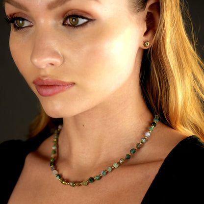 JULIETTA: Collier chaîne à perles dorées et pierres d'agate indienne