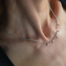 Style KALPI: Zirconia & Ball-Beaded Chain Necklace in Silver