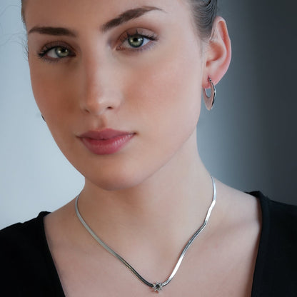 KAMIRA Or Blanc (tonalité argentée) : Boucles d'oreilles créoles géométriques asymétriques