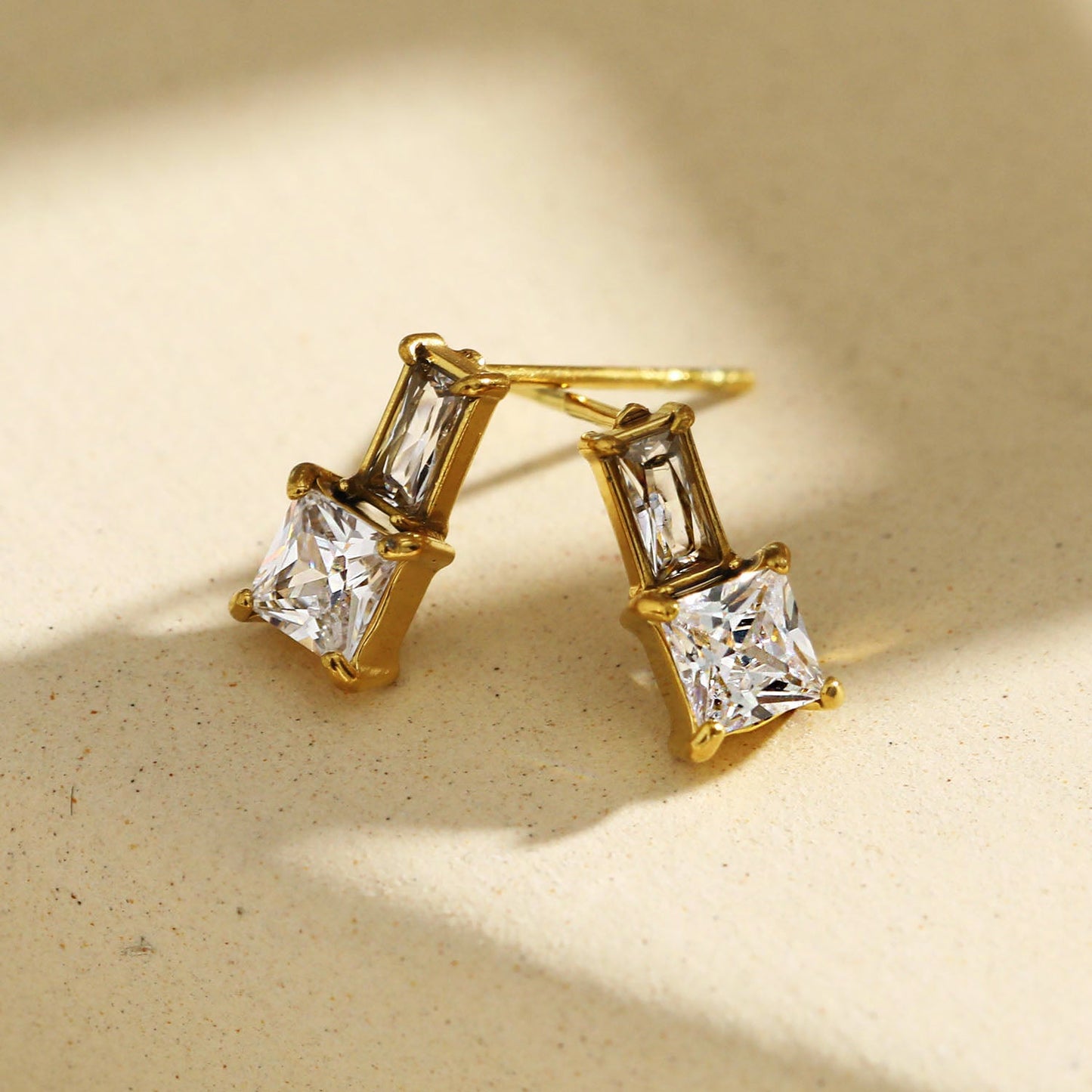 Boucles d'oreilles clous rétro KIRA « Brille avec style » en cristal et zirconium
