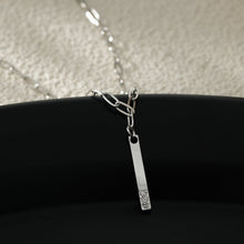 Style KORATIA: Minimalist Chain Necklace with Zirconia Gemstones in Silver