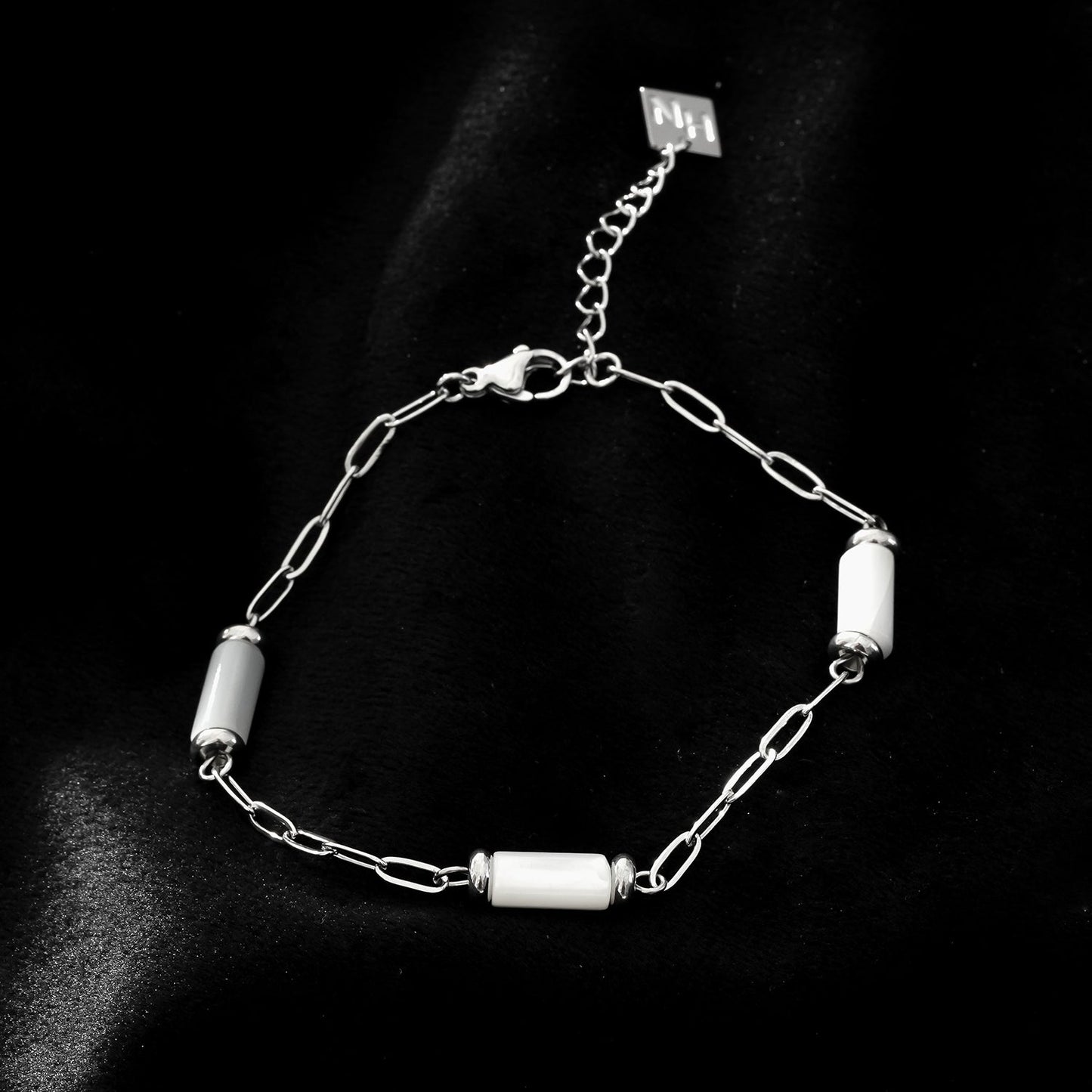 LAGUNA Argent (Or Blanc) : Bracelet mini-chaîne trombone avec perles cylindriques en coquillage naturel