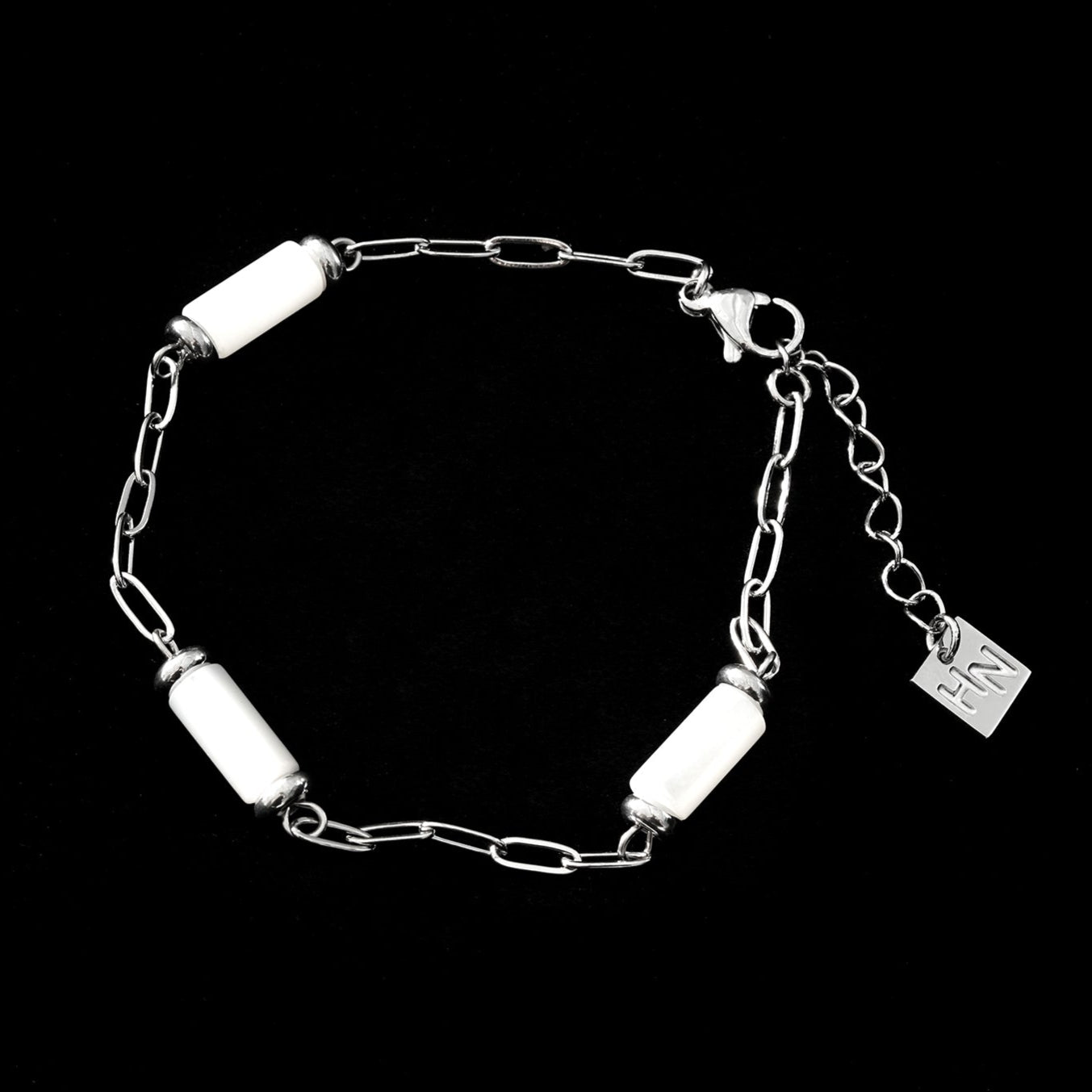 LAGUNA Argent (Or Blanc) : Bracelet mini-chaîne trombone avec perles cylindriques en coquillage naturel