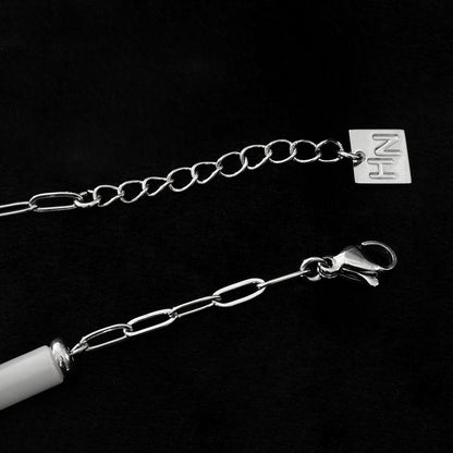 LAGUNA Argent (Or Blanc) : Bracelet mini-chaîne trombone avec perles cylindriques en coquillage naturel