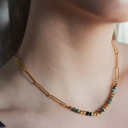 LAIMA : Collier Chaîne Trombone Perlé Doré et Pierres Turquoises Africaines