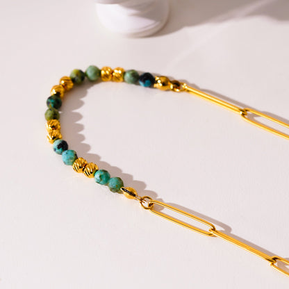 LAIMA : Collier Chaîne Trombone Perlé Doré et Pierres Turquoises Africaines