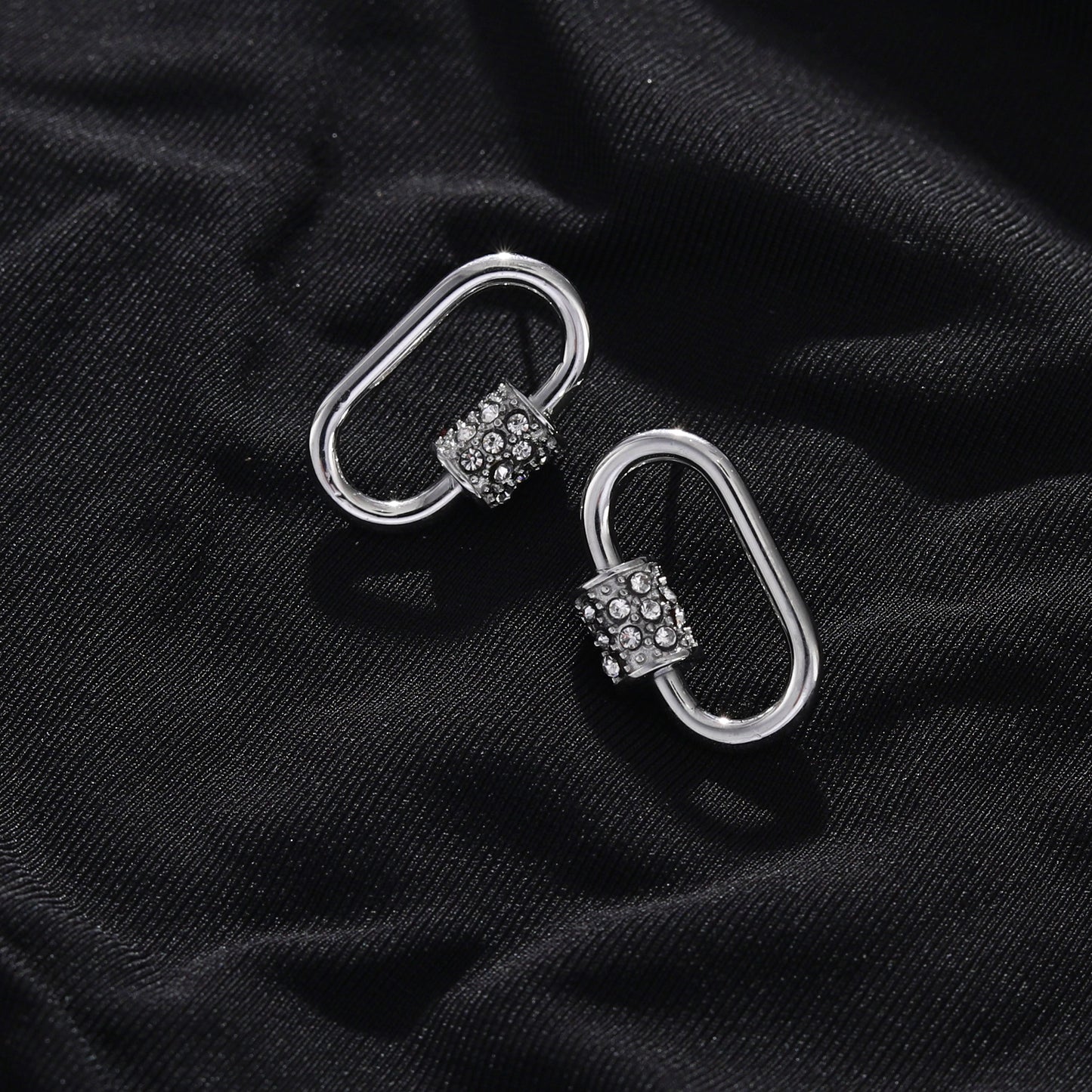 Boucles d'oreilles mousqueton LENNON argentées avec zircones pavées