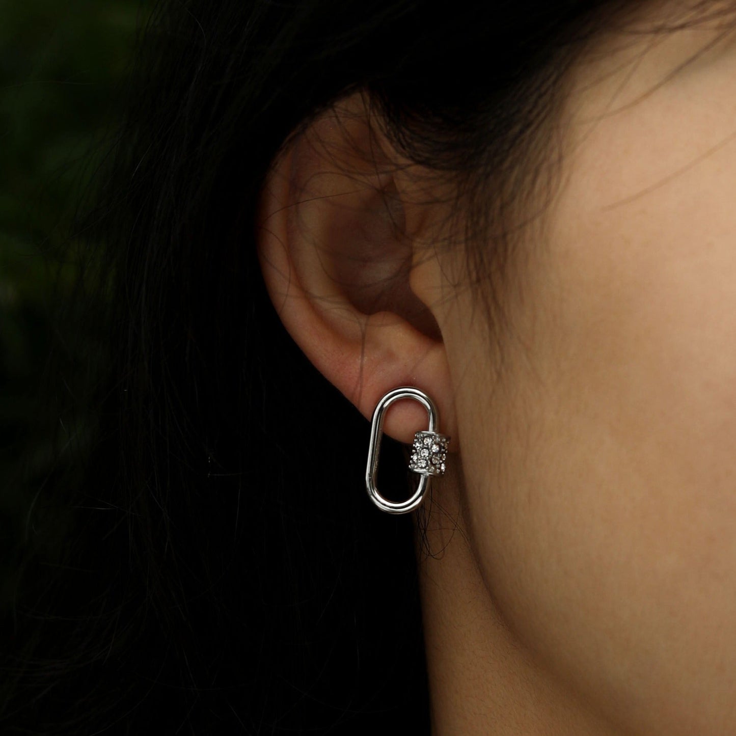 Boucles d'oreilles mousqueton LENNON argentées avec zircones pavées