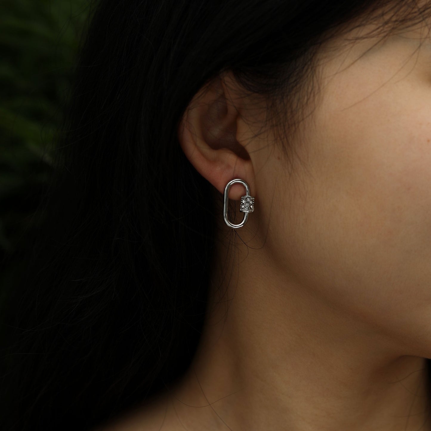 Boucles d'oreilles mousqueton LENNON argentées avec zircones pavées