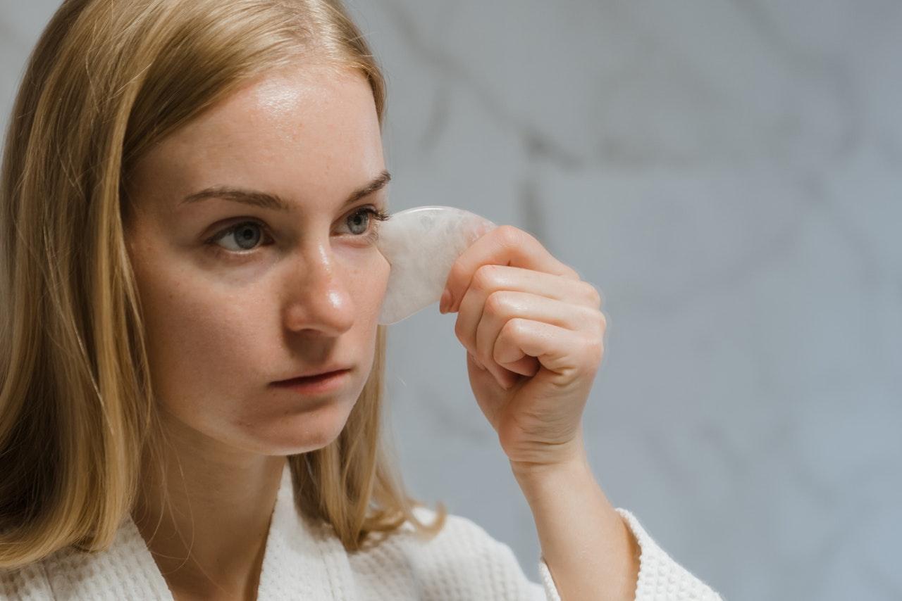 Outil d'acupression Gua Sha en cristal blanc