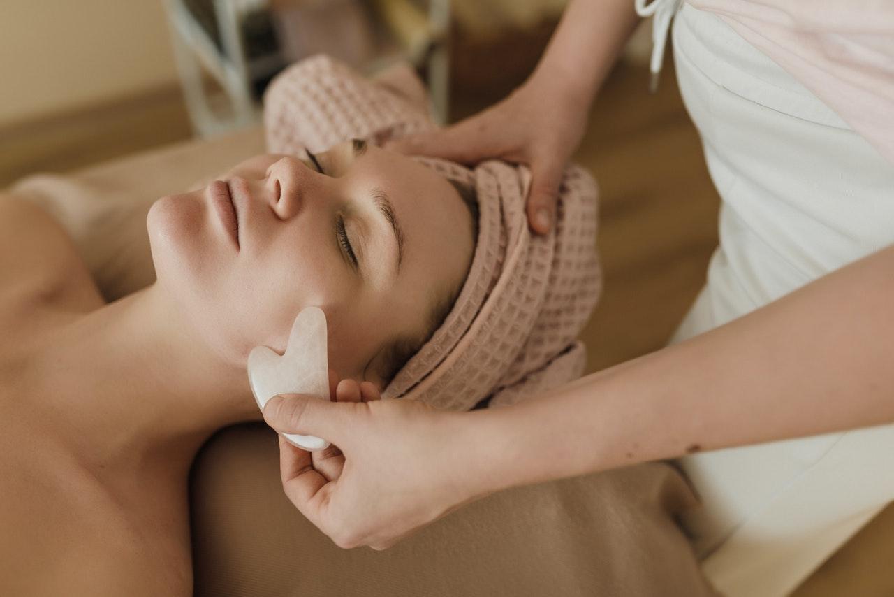 Outil d'acupression Gua Sha en cristal blanc
