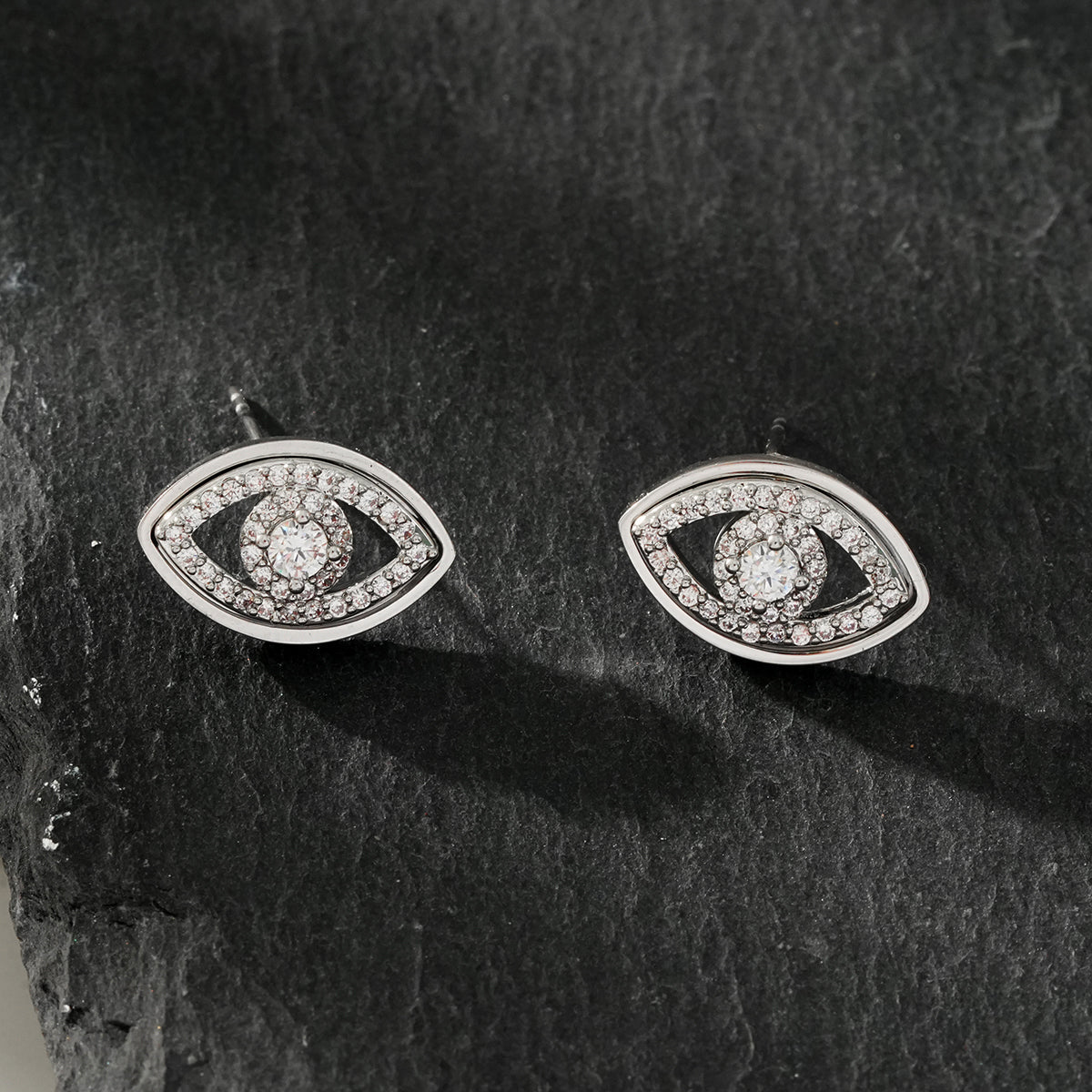 LUCKY EYE Or Blanc (Ton Argent) : Clous d'oreilles Œil protecteur sertis d'oxydes de zirconium