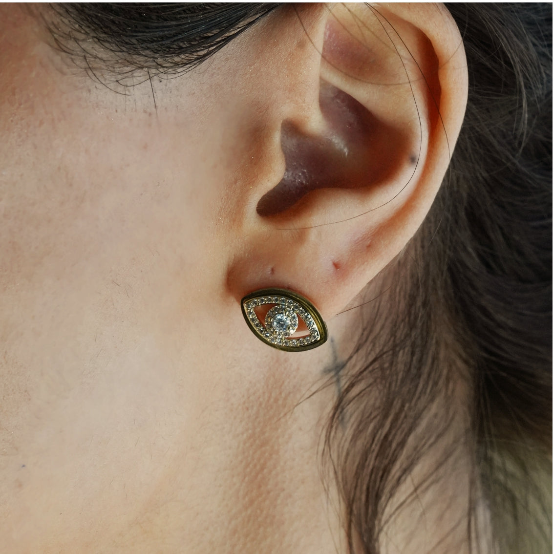 LUCKY EYE Or : Boucles d'oreilles clous œil porte-bonheur serties d'oxydes de zirconium