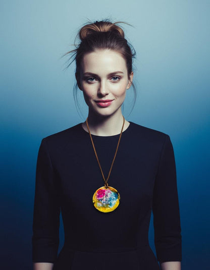 Grand collier pendentif d'art abstrait fait main