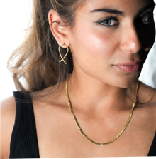 MAEVE Gold: Minimalist Oval Shaped Wire Constructed Stud Earrings