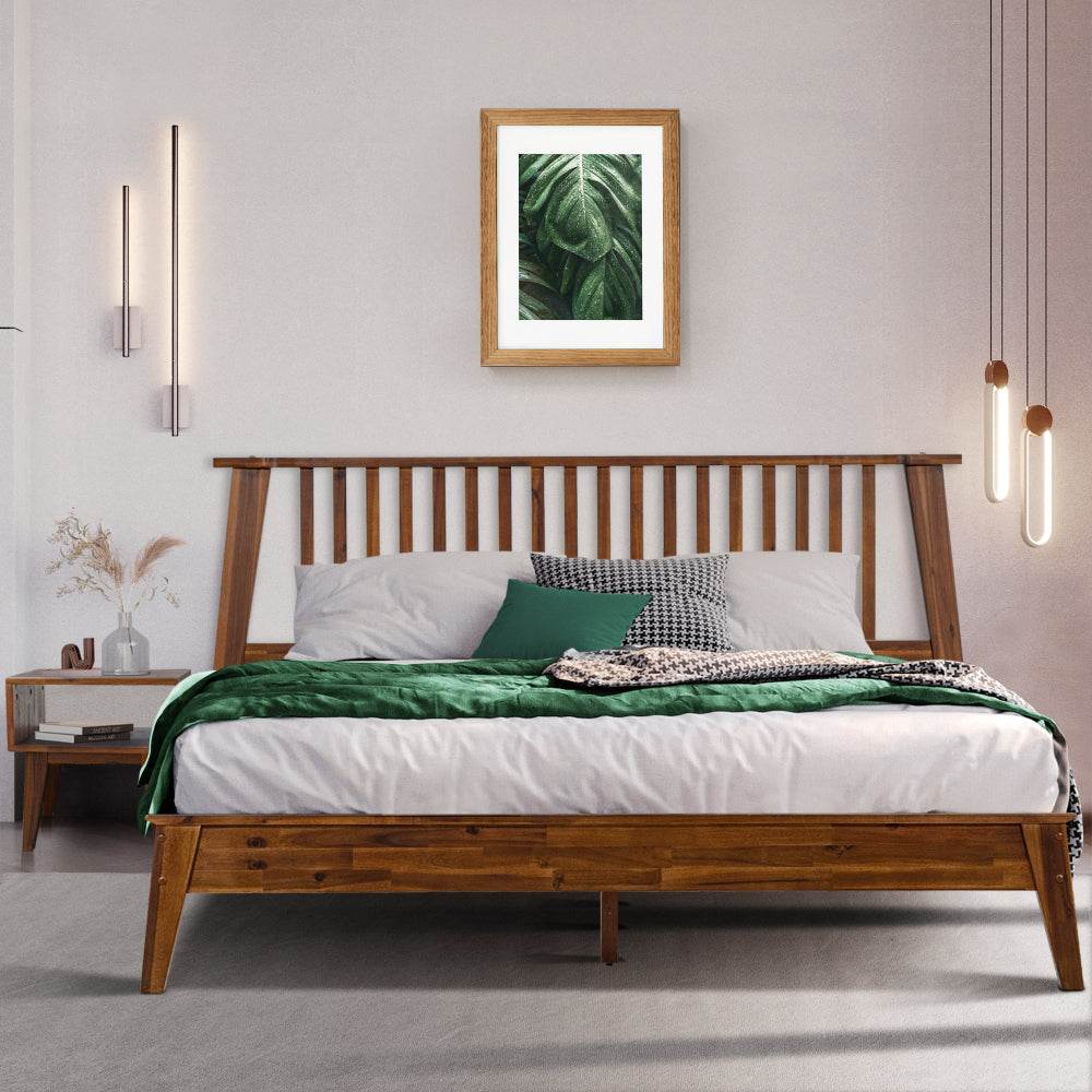 Ensemble de chambre à coucher Kaylin : lit en bois massif et table de chevet