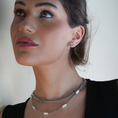 MALIBU : Collier à maillons associant des coquillages naturels et du métal plaqué or blanc (ton argent)