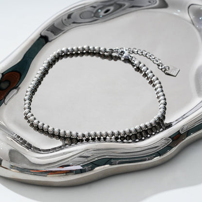 MANAMI LG : Chaîne de cheville contemporaine en argent avec billes
