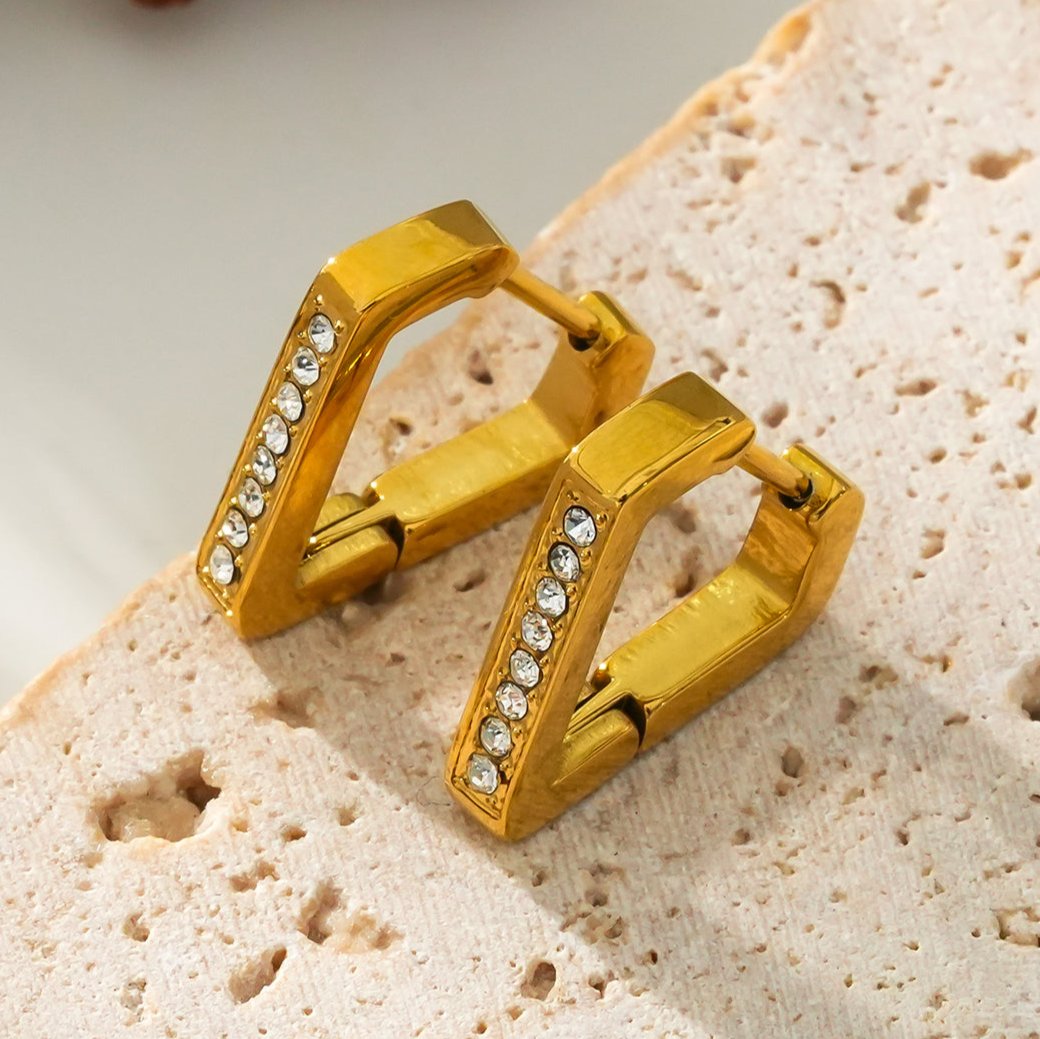 MARIETTA Gold : Mini créoles triangulaires avec zircones pavées