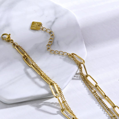 Collier MARLI multichaînes 3 rangs en or avec perles naturelles