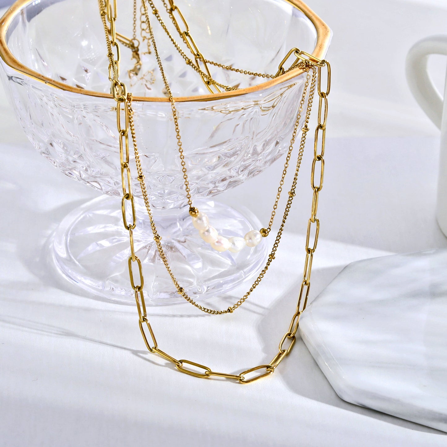 Collier MARLI multichaînes 3 rangs en or avec perles naturelles