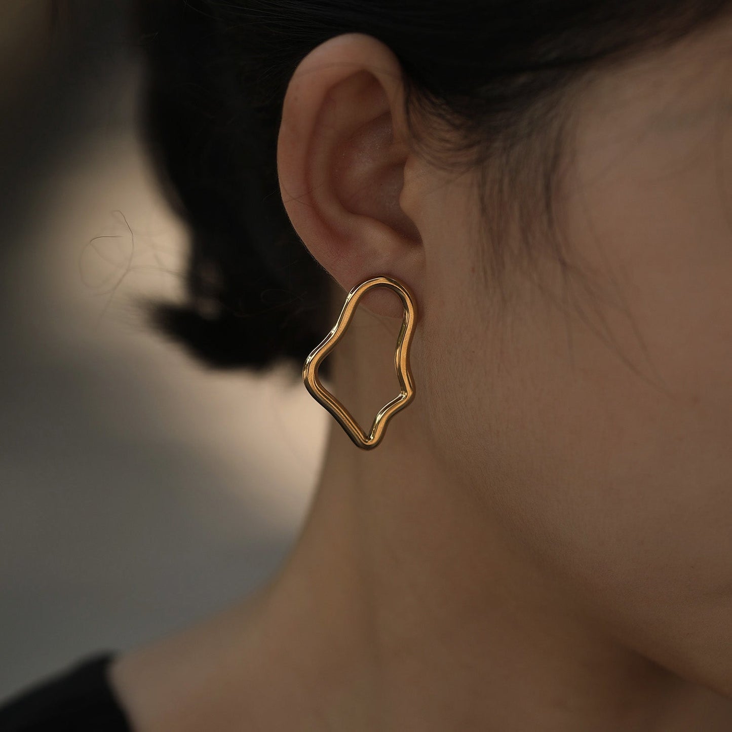 Boucles d'oreilles créoles irrégulières MARTINA en or